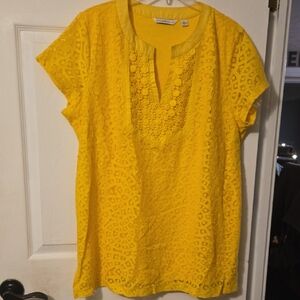 Isaac Mizrahi Vibrant Yellow Short Sleeve V Neck Lace Blouse
